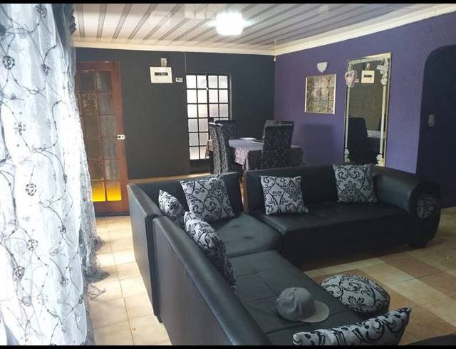 4 BEDROOM HOUSE FOR SALE IN LENASIA